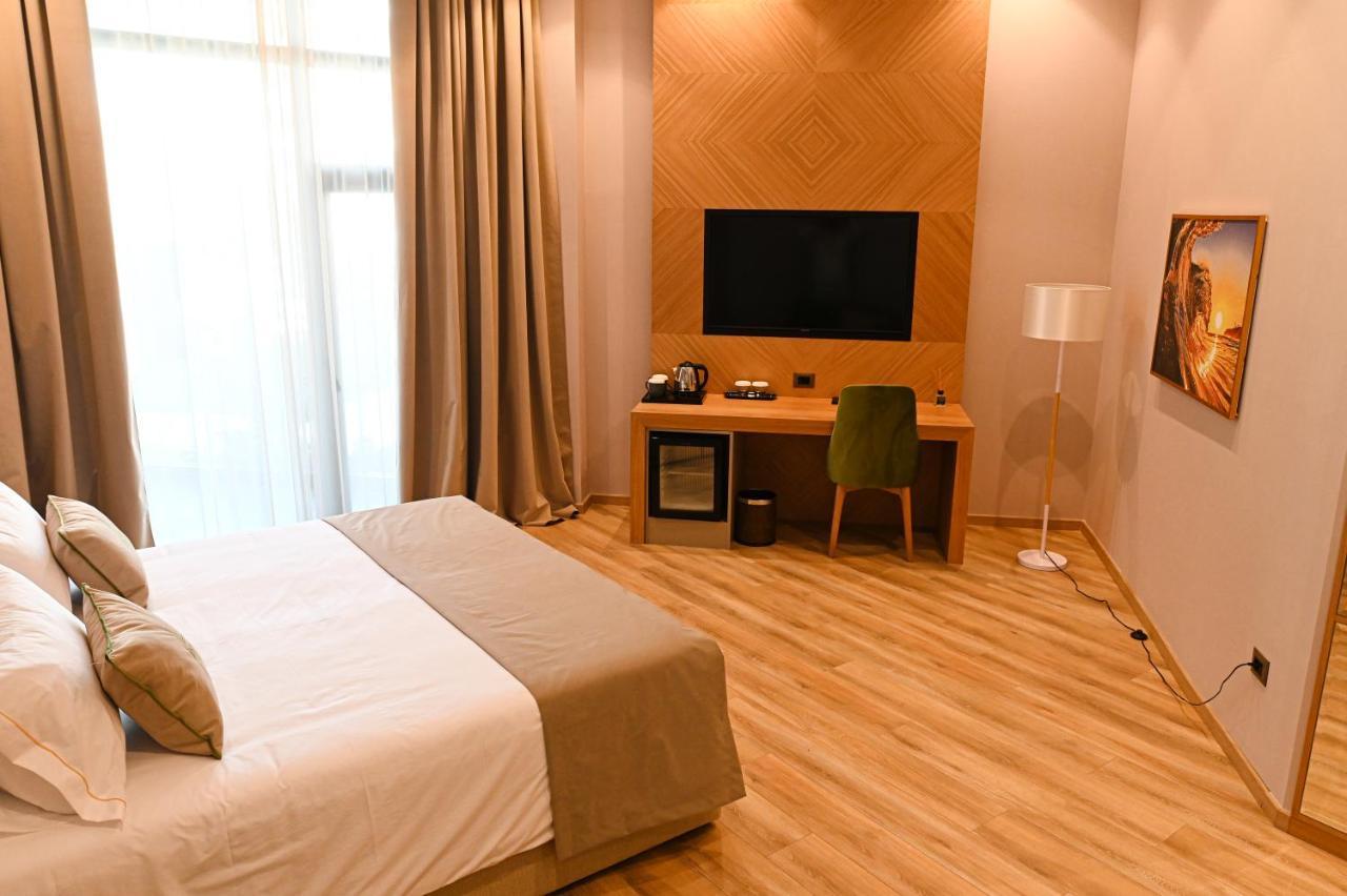 White Hill Hotel, Spa & Conferences Драч Екстериор снимка